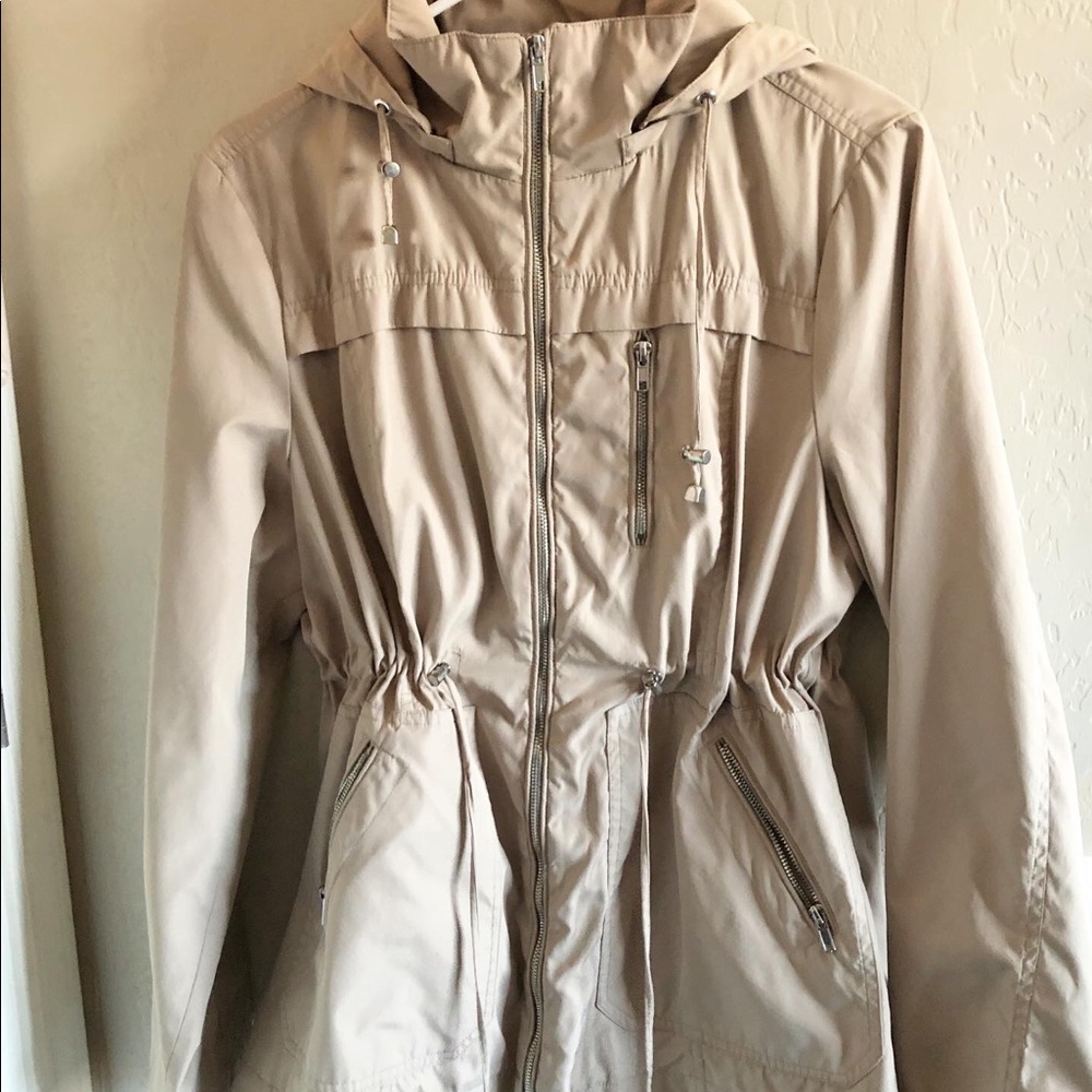 Adjustable Tan Hood and Cinched Waist Rain